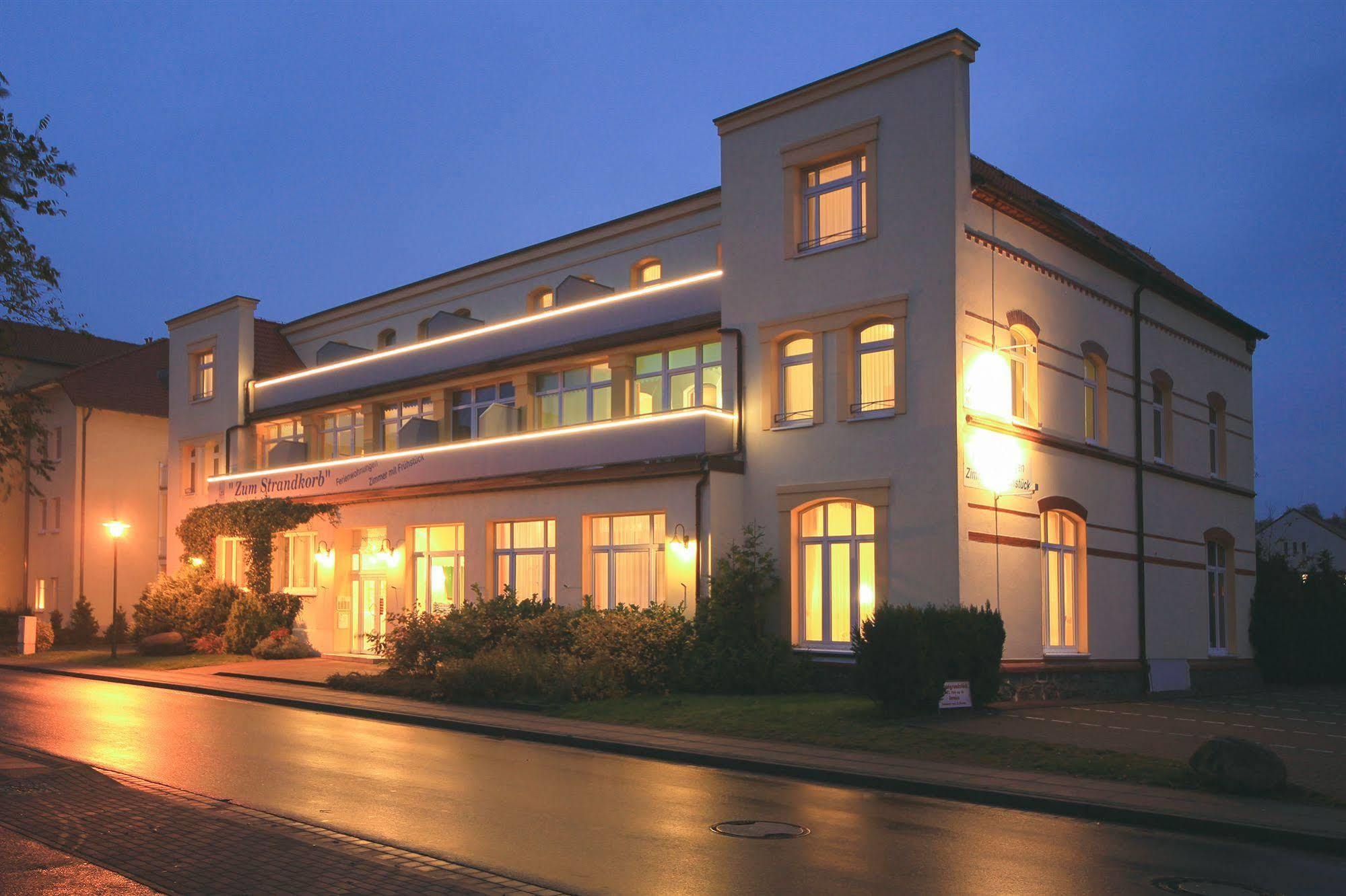 Appartementhaus Zum Strandkorb Kuehlungsborn Luaran gambar