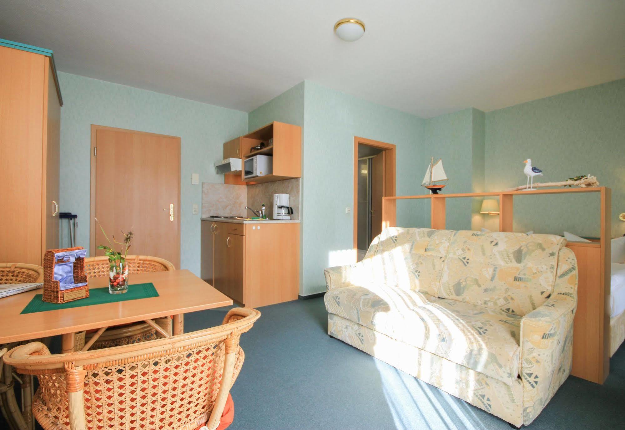 Appartementhaus Zum Strandkorb Kuehlungsborn Luaran gambar