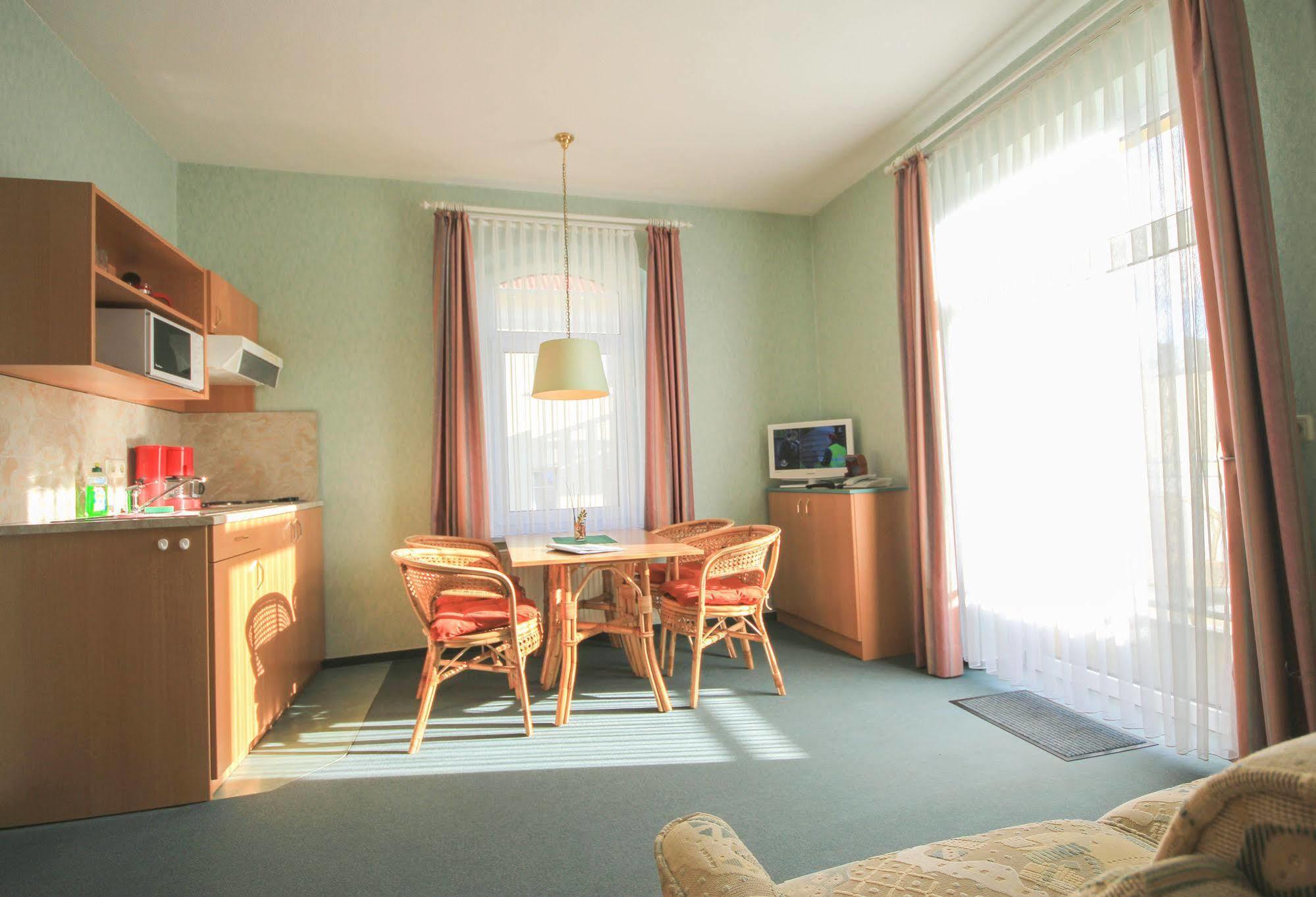 Appartementhaus Zum Strandkorb Kuehlungsborn Luaran gambar