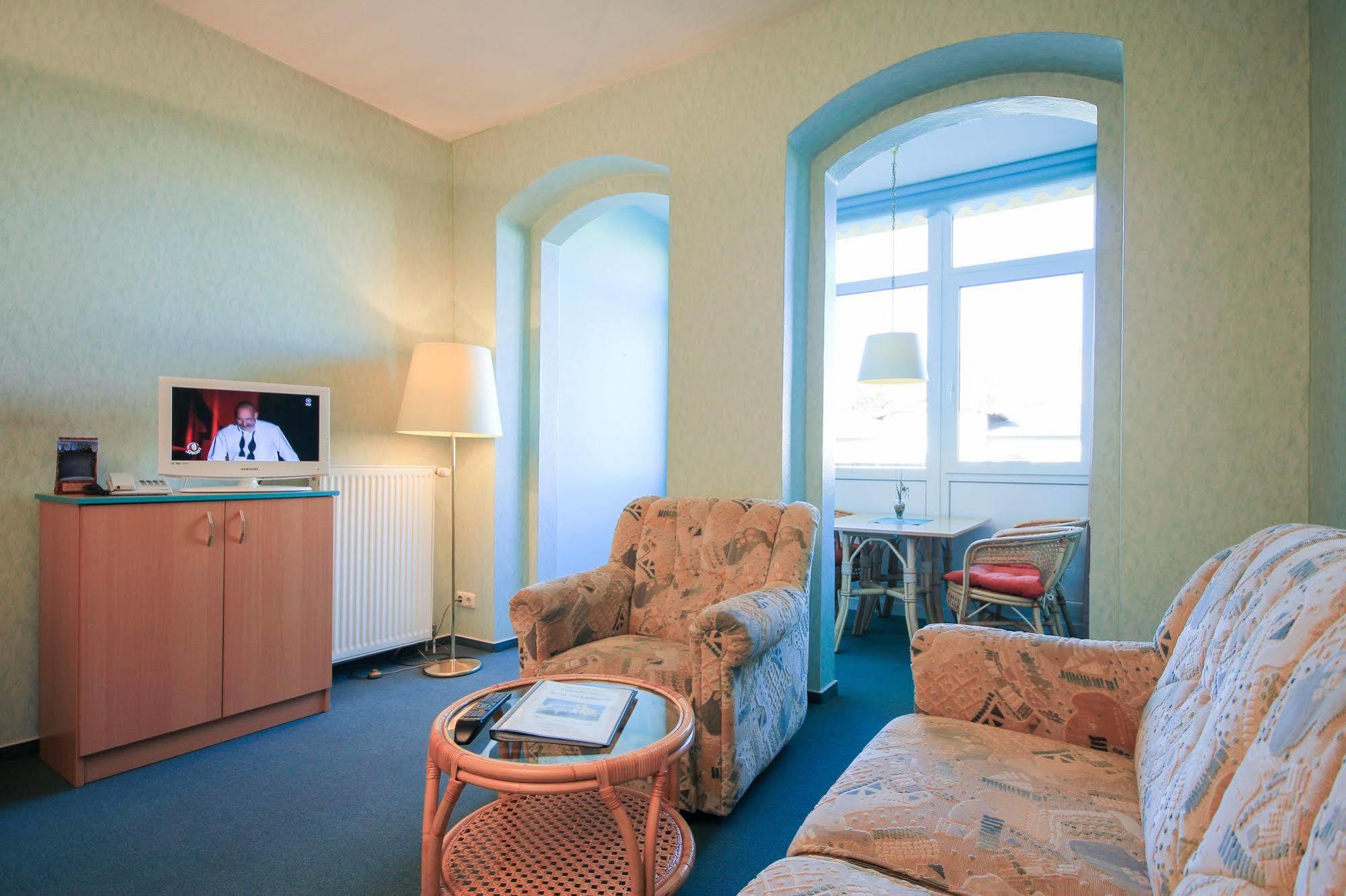 Appartementhaus Zum Strandkorb Kuehlungsborn Luaran gambar