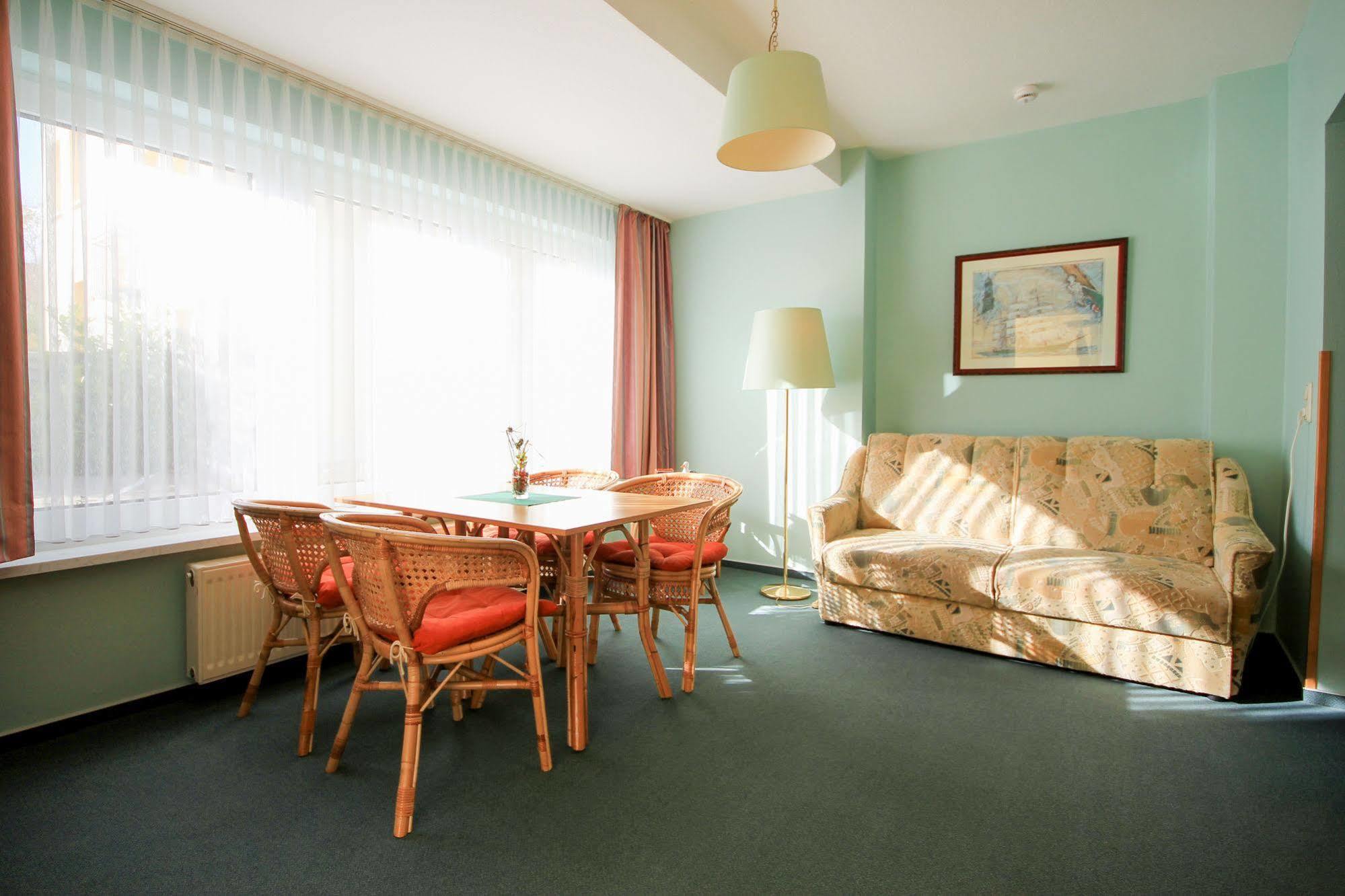 Appartementhaus Zum Strandkorb Kuehlungsborn Luaran gambar