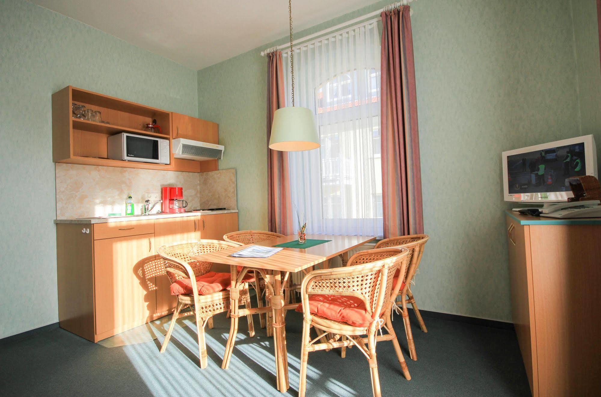 Appartementhaus Zum Strandkorb Kuehlungsborn Luaran gambar