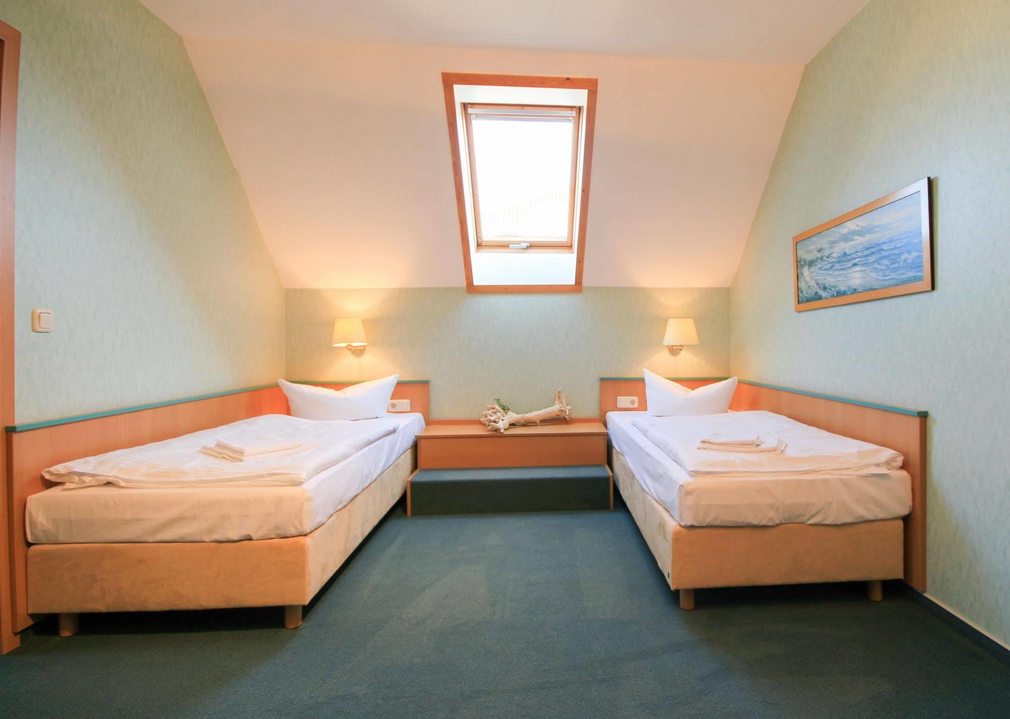 Appartementhaus Zum Strandkorb Kuehlungsborn Luaran gambar